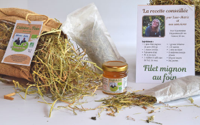 Dégust'tonfoin, pochon avec 40g de foin culinaire, 2 sachets de 10g de tisane à infuser, 1 confit de 42g et la recette de riz au lait au foin