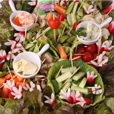 Panier de Crudités avec Sauces